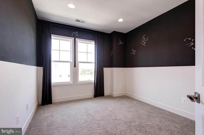 Building Photo - 135 Wake Robin Ct