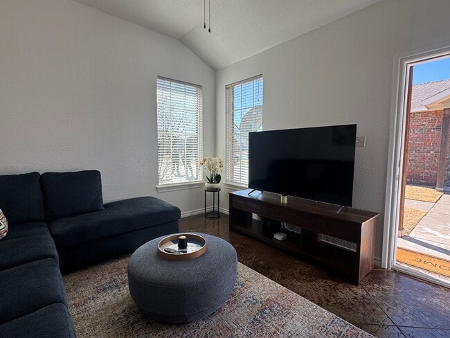 Building Photo - 2501 SW A Ave