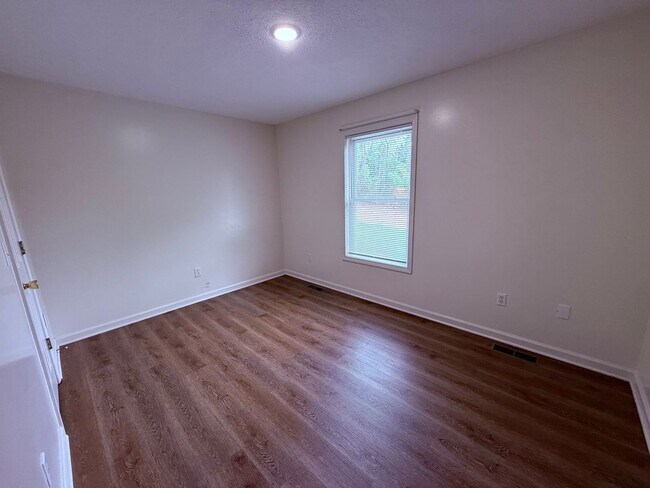 Building Photo - 340 Wakeman Ct NE