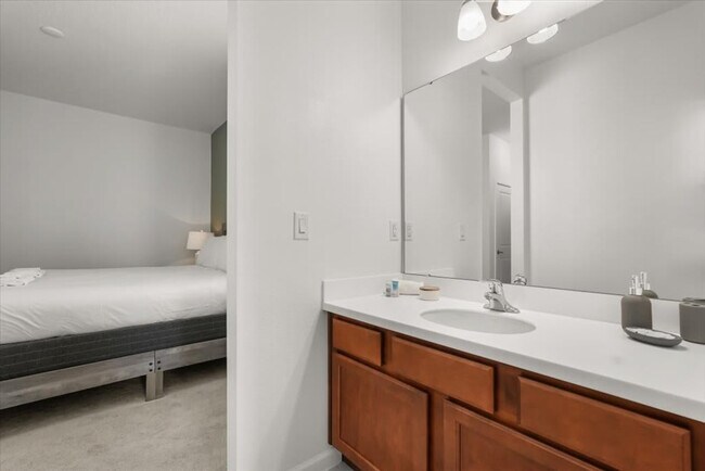 Building Photo - 301 Ballo Dr