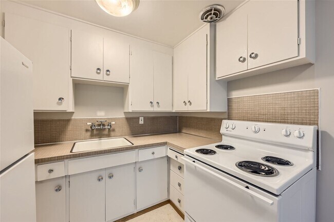 Building Photo - 8257 Corliss
