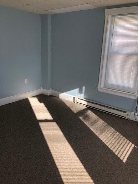 Building Photo - 1013 Delaware Ave