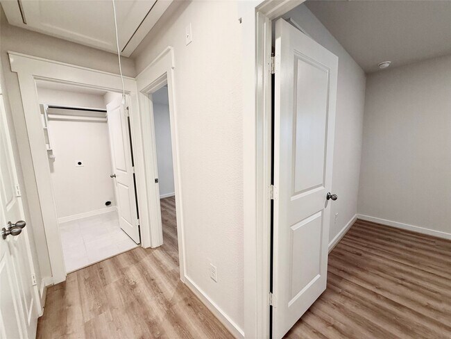 Building Photo - 7534 Coral Ter Dr