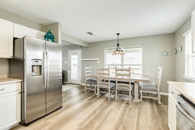 Building Photo - 23012 Verano Dr