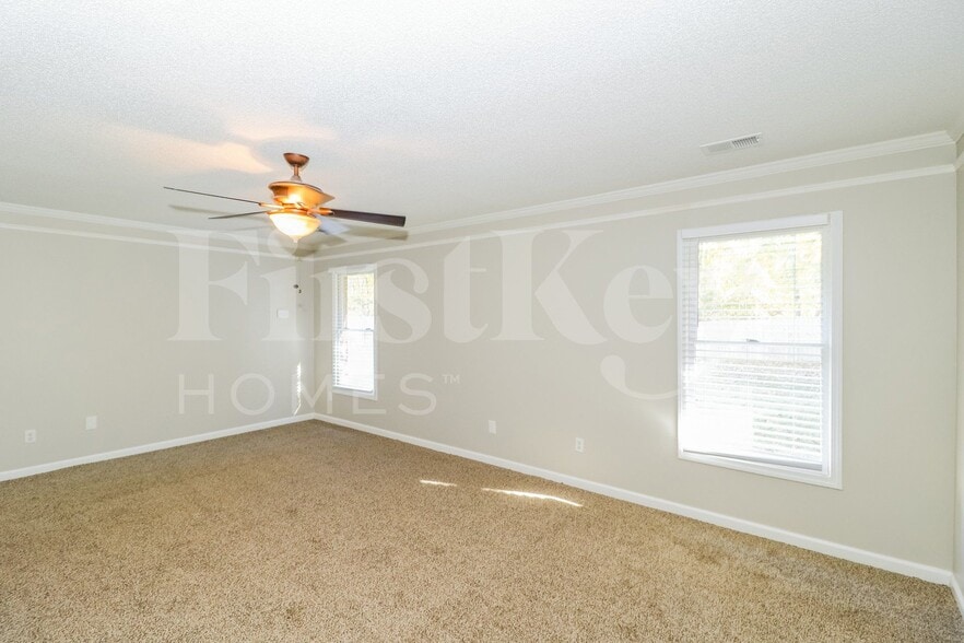 Building Photo - 8827 Dewberry Ln