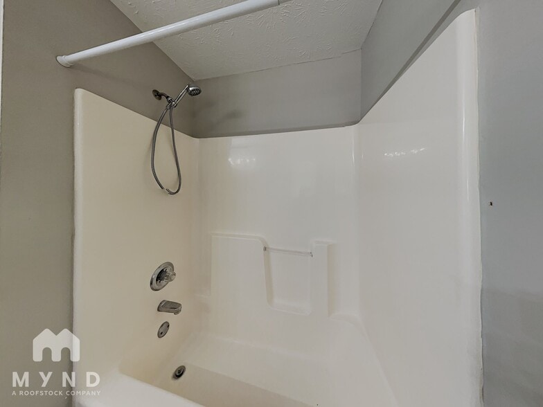 Building Photo - 305 Carter Ave