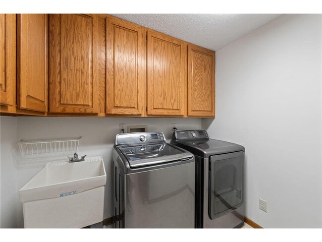 Building Photo - 7200 Cahill Rd