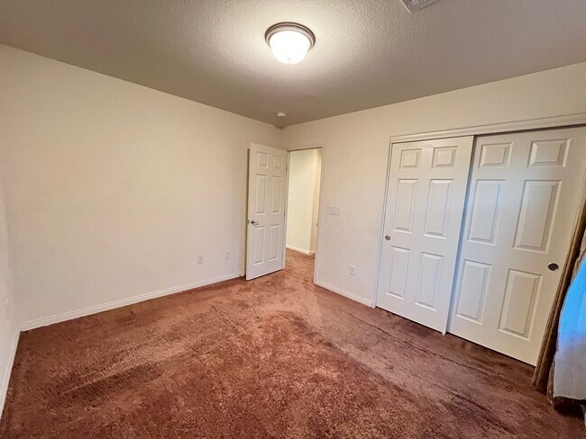 Building Photo - Desirable 4 Bedroom 2.5. Bathroom home in ...