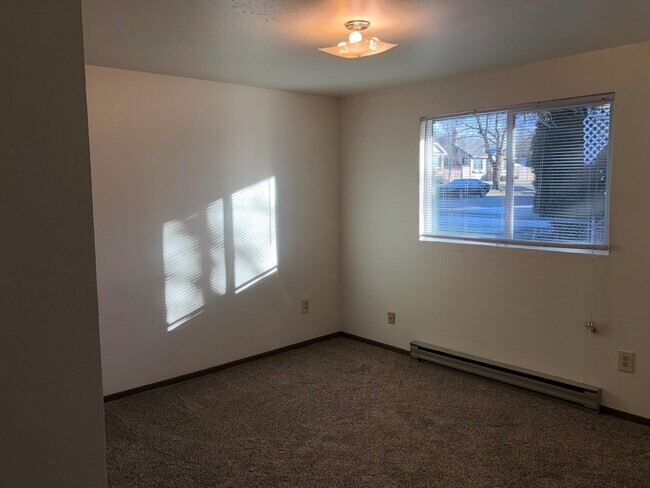 Building Photo - 28-30 E. Courtland