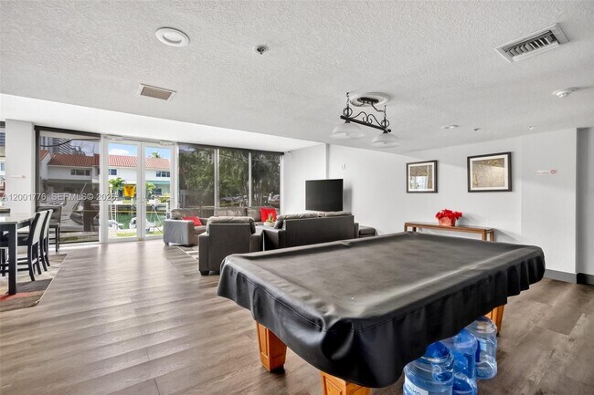 Building Photo - 16565 NE 26th Ave