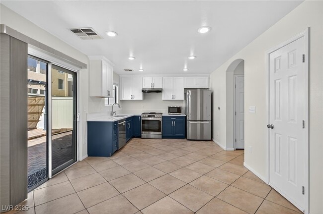 Building Photo - 5649 Dawn Falls St