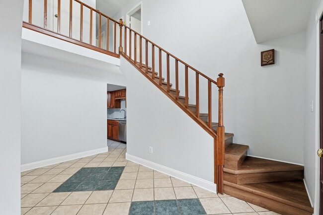 Building Photo - 120 Dyer St