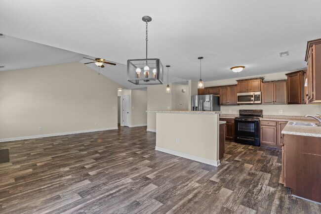 Building Photo - Charming 3- Bedroom home in Bradford Estates!