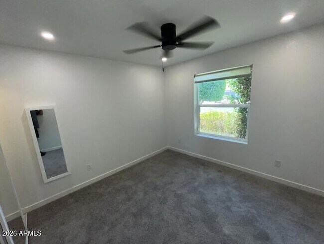 Building Photo - 6110 E Blanche Dr
