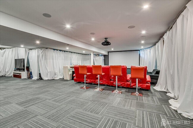 Building Photo - 3979 Park Ave