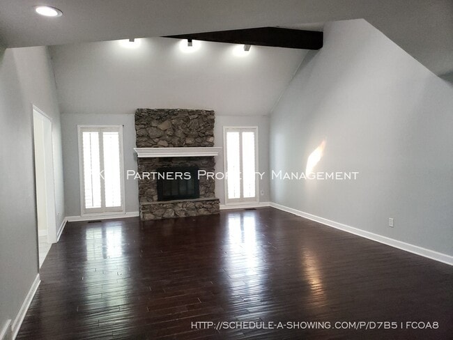 Building Photo - 8620 W 117th - SPACIOUS and Updated!