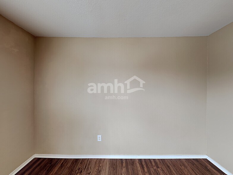 Building Photo - 9211 Mission Run