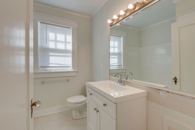 Building Photo - Charming 3-Bedroom Gem in the Heart of Syl...
