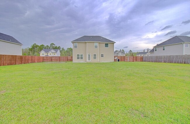 Building Photo - 935 Mustang Ln NE