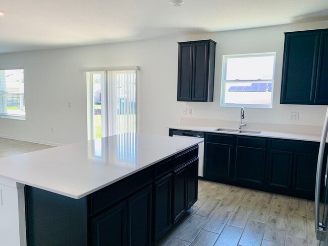 Building Photo - 843 Grant St