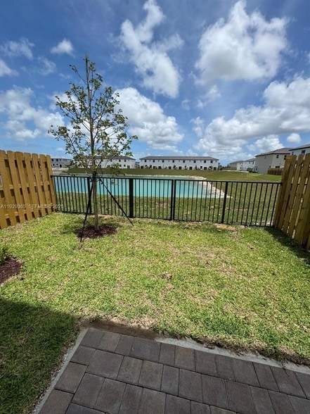 Building Photo - 2825 SE 25th Ave