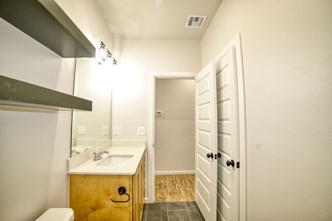 Building Photo - Brand New Home in Washington!