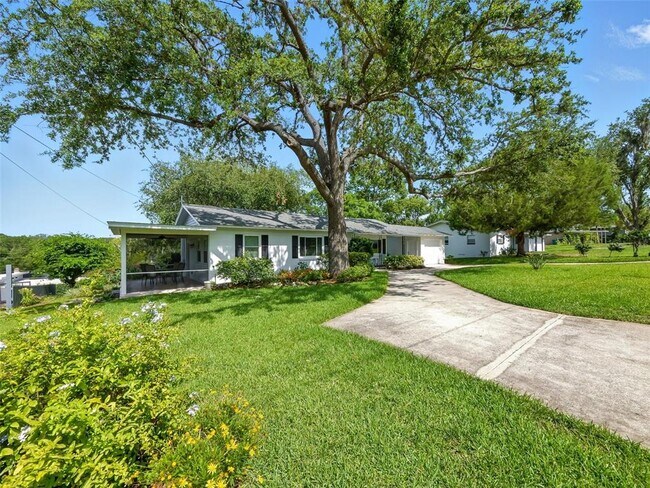 Building Photo - 1426 Crestview Dr