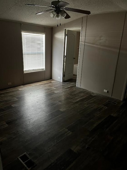 Building Photo - 411 Medford St