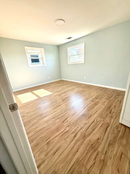 Building Photo - 1 Warren Lodge Ct