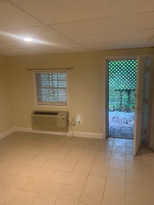 Living Rm/ Bdrm - 123 Eaglewood Way