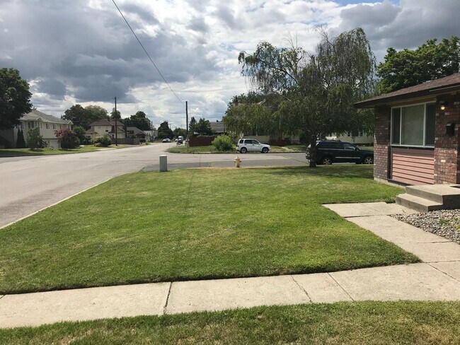 Building Photo - 1003 E Jackson Ave