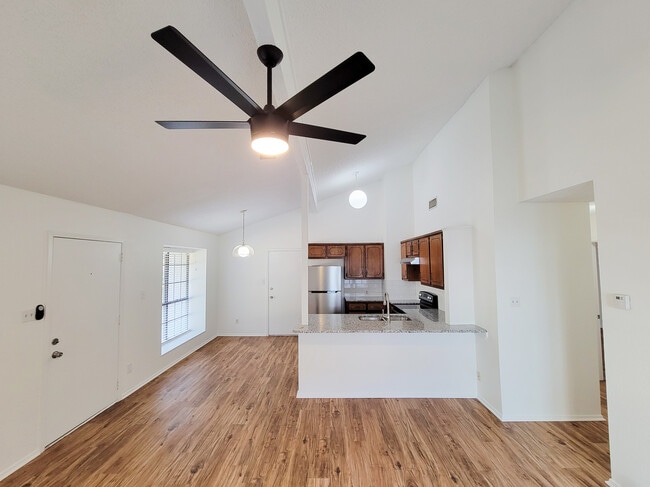 Building Photo - 2721 Maple Ave