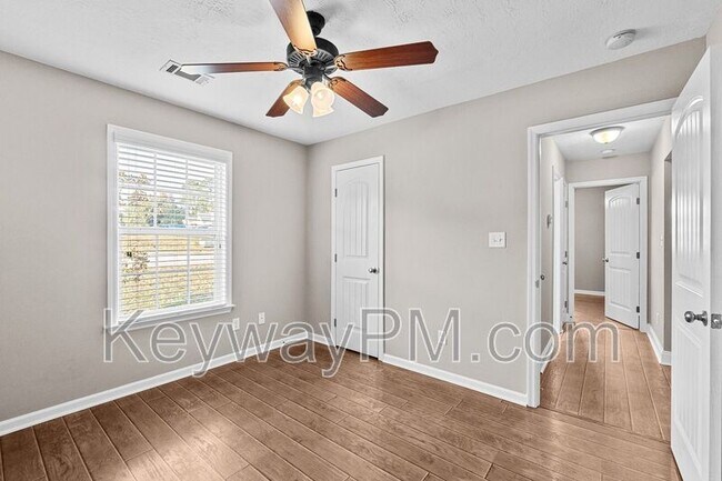 Building Photo - 823 Whispering Willow Ct