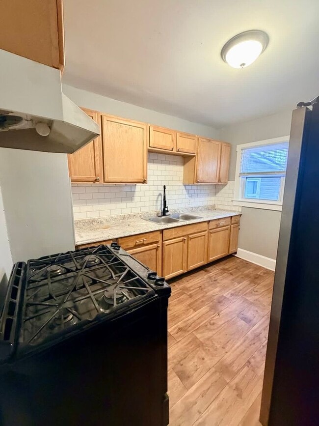 Building Photo - 1422 N Limestone