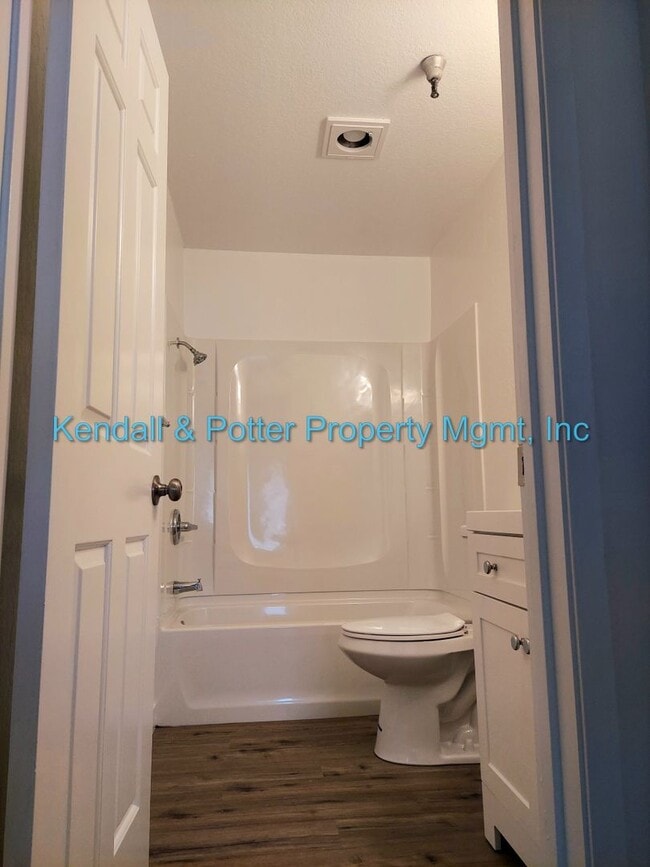 Building Photo - Large Updated 2 Bedroom Condo In Watsonville!