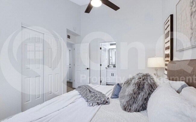 Building Photo - 520 N Stapley Dr