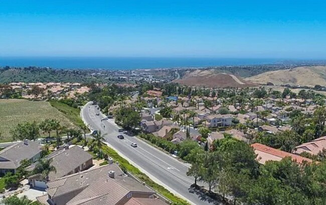 Building Photo - 43 Chapital