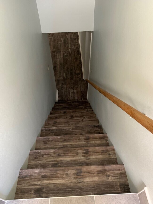 Building Photo - Wonderful 4 Bedroom 2 Bathroom Home in Eastridge!