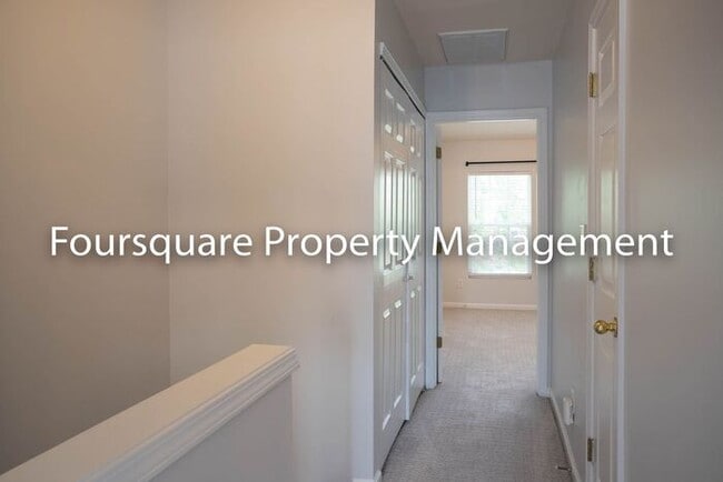 Building Photo - Townhome| Washer/ Dryer Included| Back Pat...