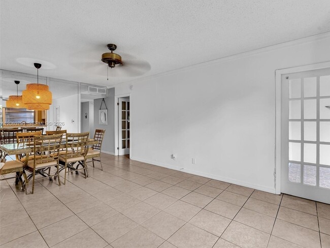 Building Photo - 5001 W Oakland Park Blvd