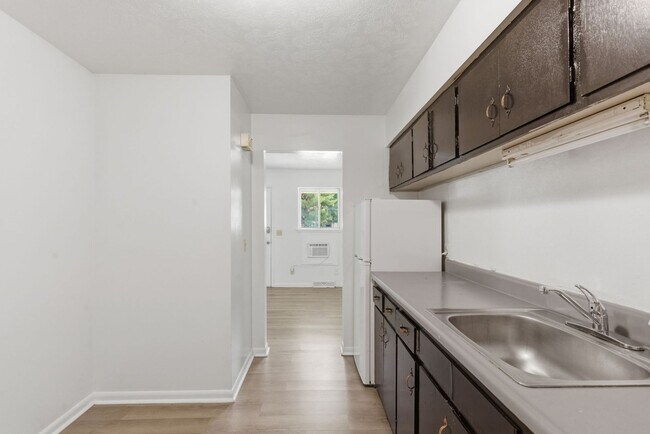 Building Photo - Move-In Ready 1 Bedroom Just Steps from Bass Pro Shops