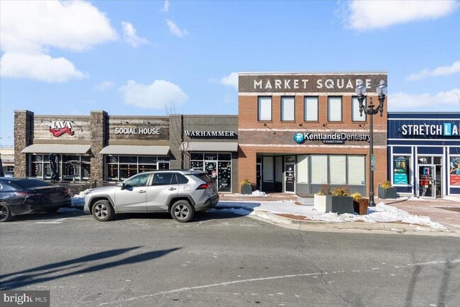 Building Photo - 174 Chevy Chase St