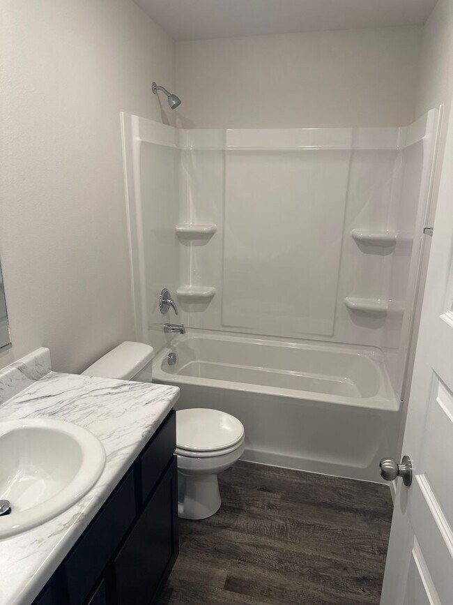 Building Photo - *NOW PRELEASING* Three Bedroom | Two Bath Home in Broken Arrow