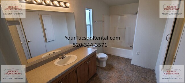 Building Photo - Irvington & Country Club area - 3 beds & 2 baths