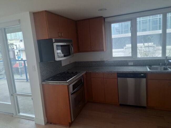 Building Photo - 875 G St