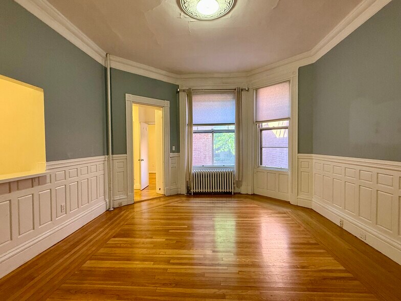 Primary Photo - 295 Newbury St