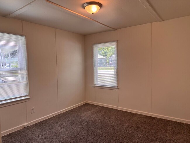 Building Photo - 2 BED, 1 BATH HOME LOCATED IN GREENSBORO