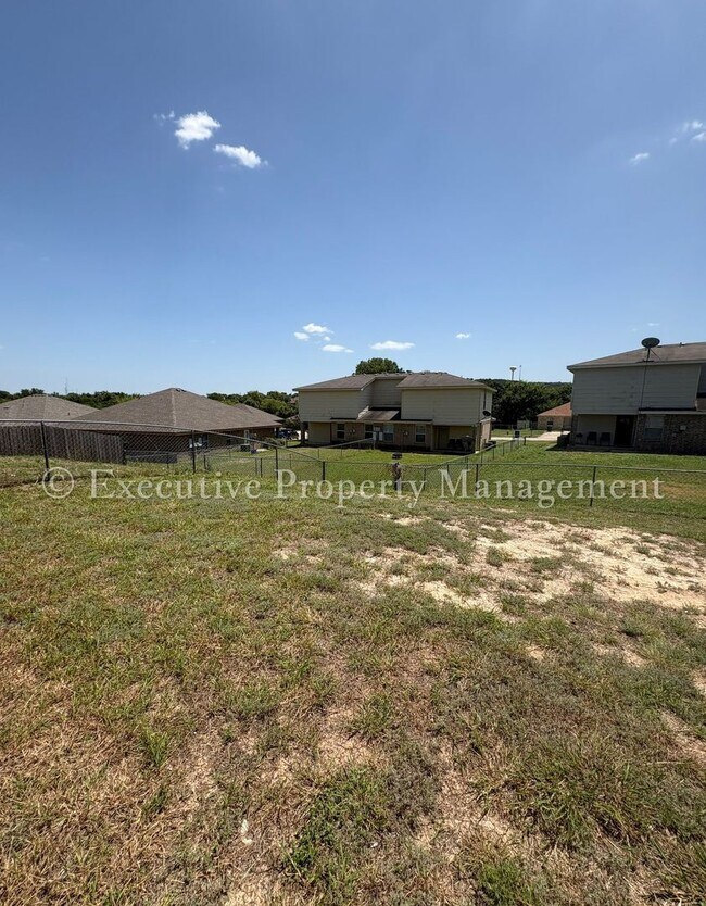 Building Photo - 208 Janelle Dr