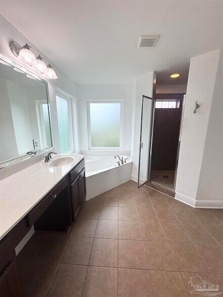 Building Photo - 872 Solimar Way