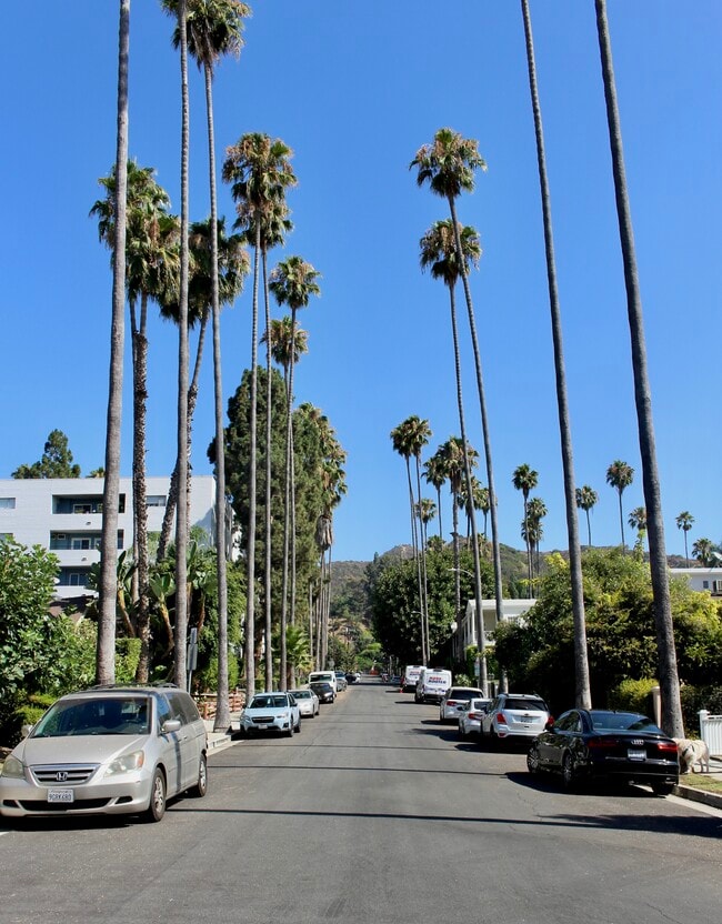 Building Photo - 1622 N Sierra Bonita Ave
